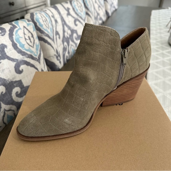 NIB Lucky Brand Saucie Greenish Grey Bootie Size 10 - Picture 5 of 10